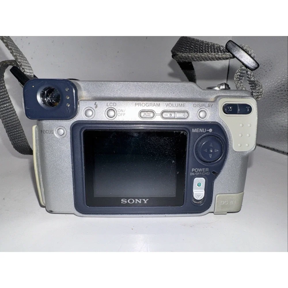 Sony DSC-S70 Cyber Shot Digital Camera 3.3MP 6x Zoom Battery Power Cord Untested